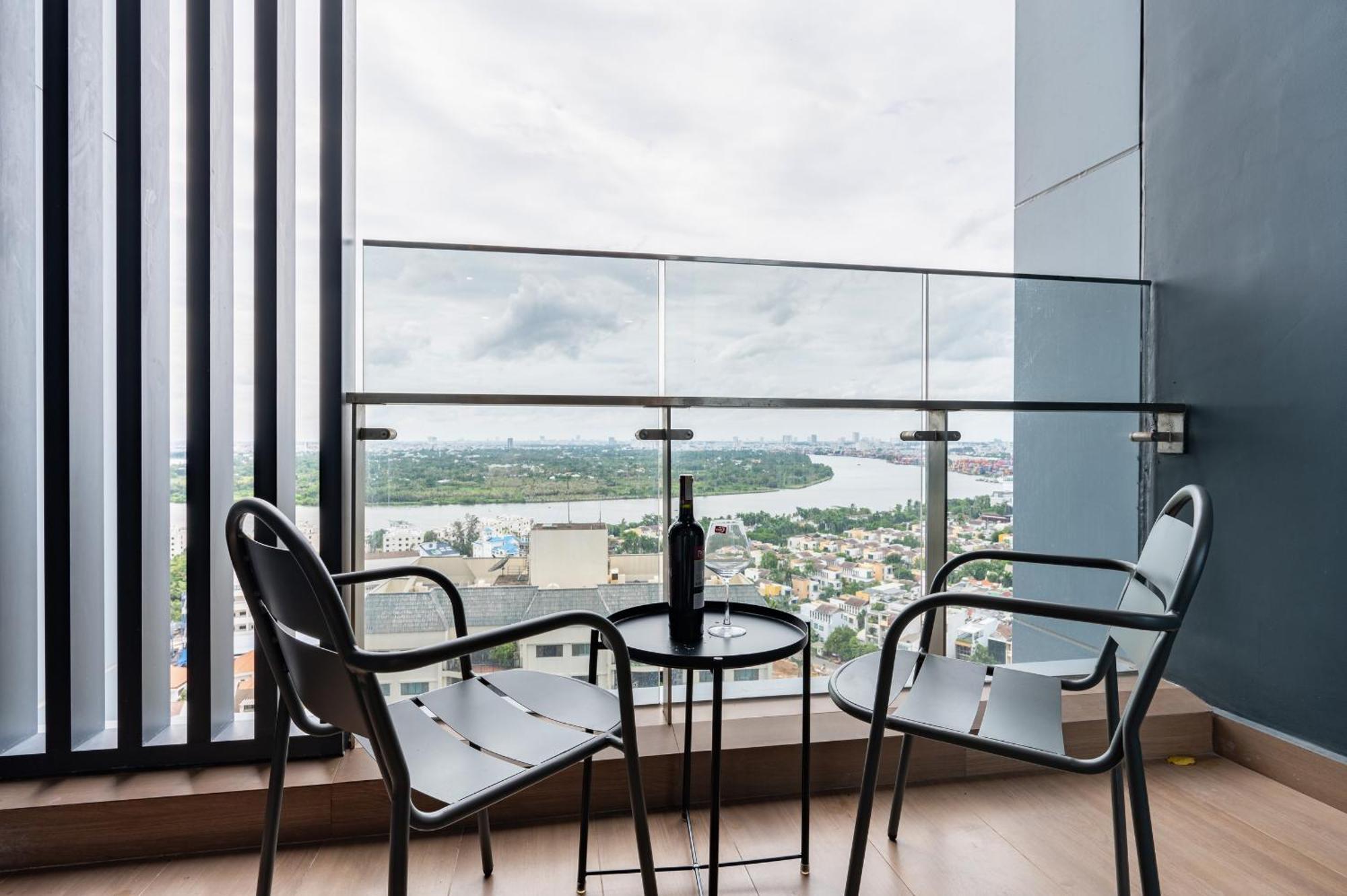 Lumiere Riverside - Raymond Holm - Luxurious 5-Star Apartment Thành Pho Ho Chí Minh Esterno foto