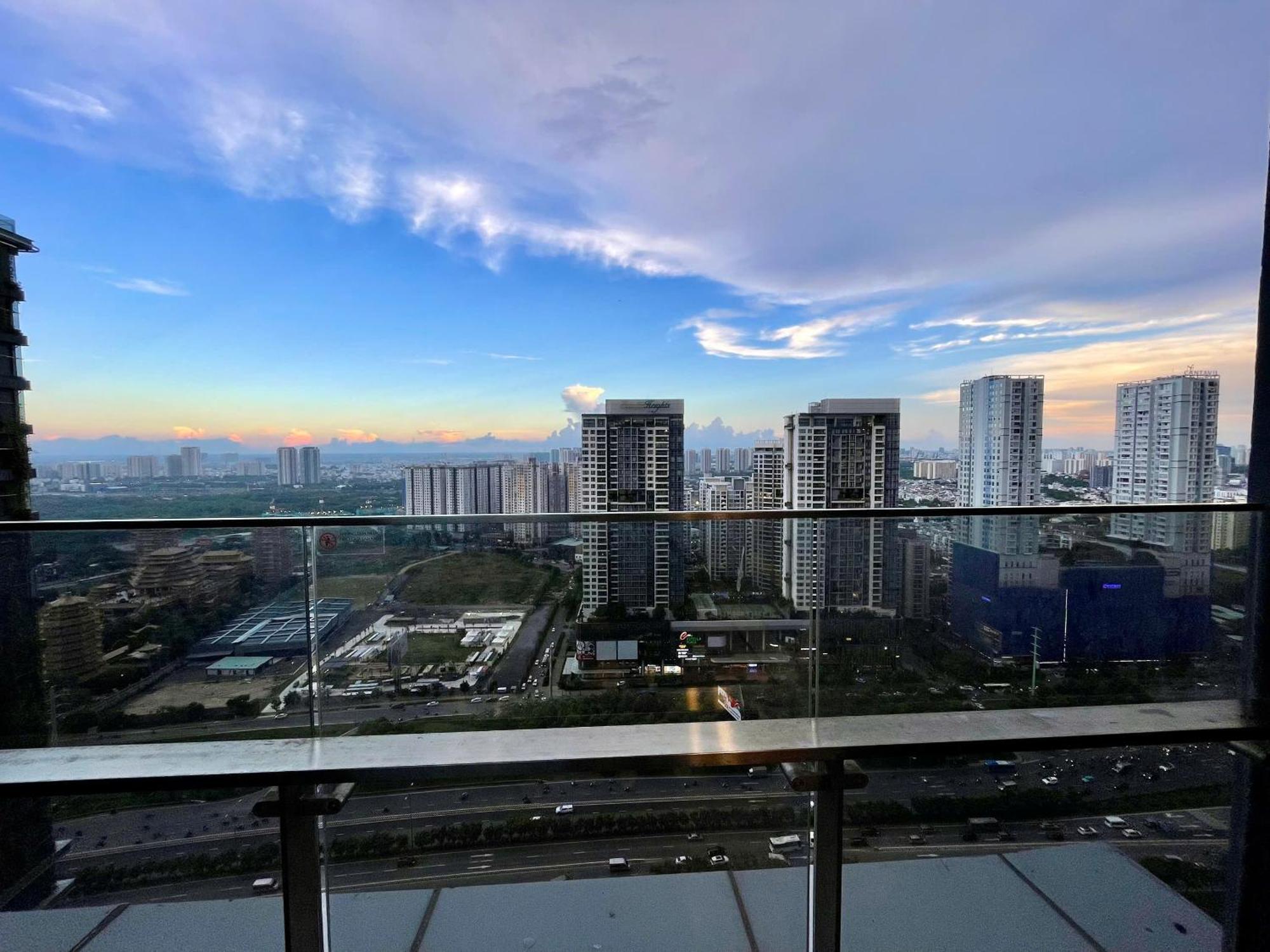 Lumiere Riverside - Raymond Holm - Luxurious 5-Star Apartment Thành Pho Ho Chí Minh Esterno foto